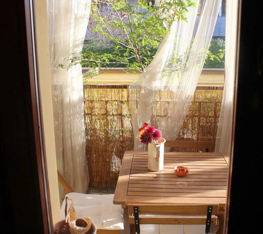Lovely Terrace Apartment Милан